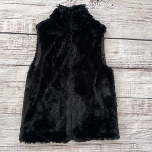 Faux fur vest with zipper